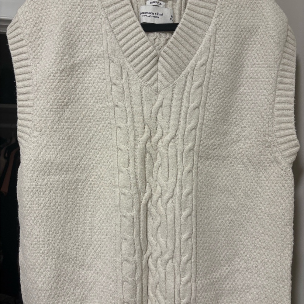 Abercrombie Cable Knit Cream Sweater Vest